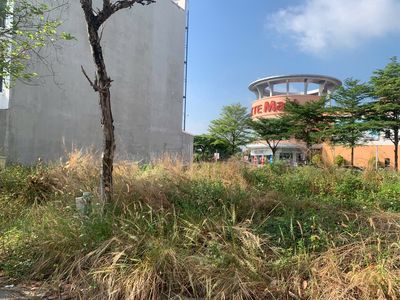 Bán gấp lô đất The Seasons ngay Lotte Lái Thiêu giá 5.6 tỷ. DT 6x20. Mua bán đất tại Thành phố Thuận An Bình Dương được đăng bởi phạm thị vệ vương