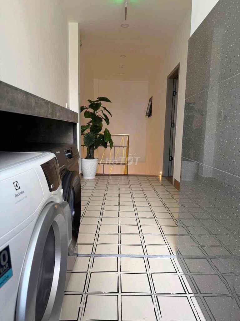 Three-storey 4-bedroom house with car parking in Hòa Xuân — photo 6