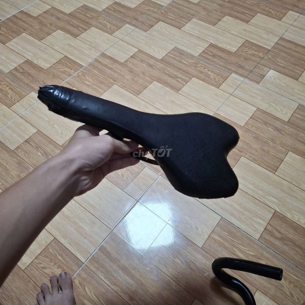 Ghi đông xe đạp Kim loại Đen Đã sử dụng. Mua bán Phụ tùng xe tại Thành phố Dĩ An Bình Dương được đăng bởi V hoàng Tran hình 2