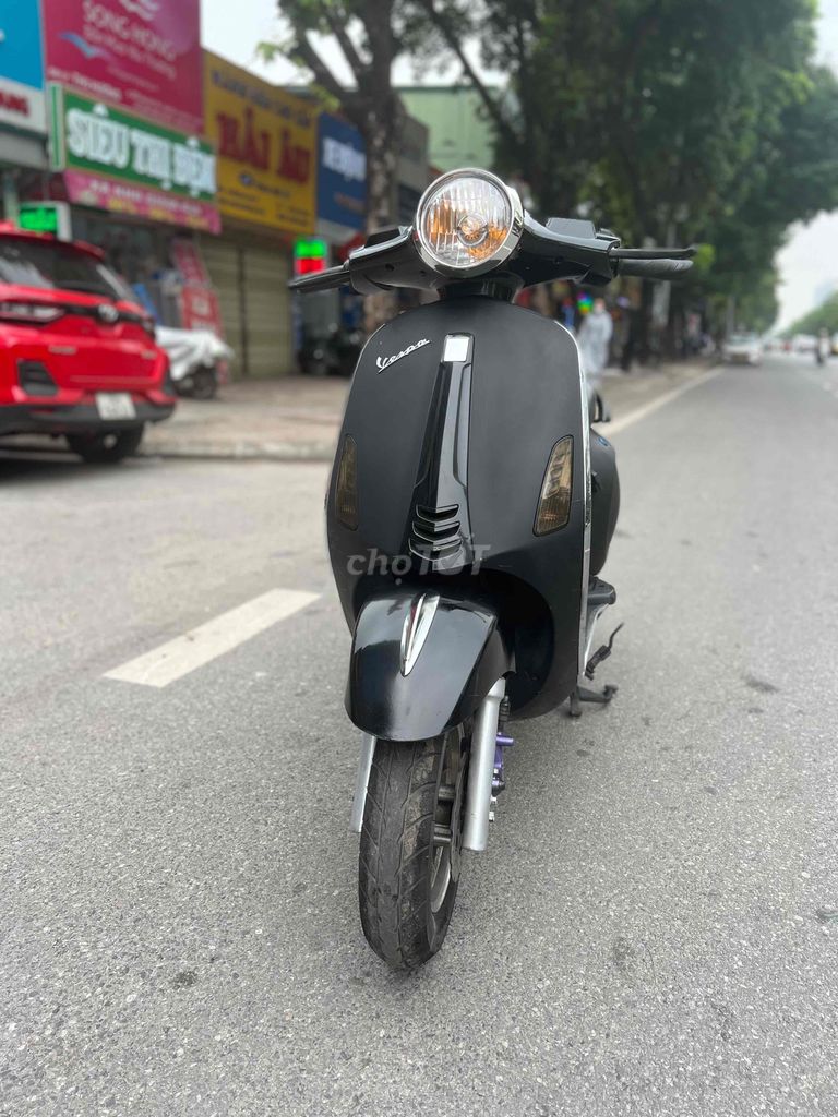 Xe điện Vespa đen