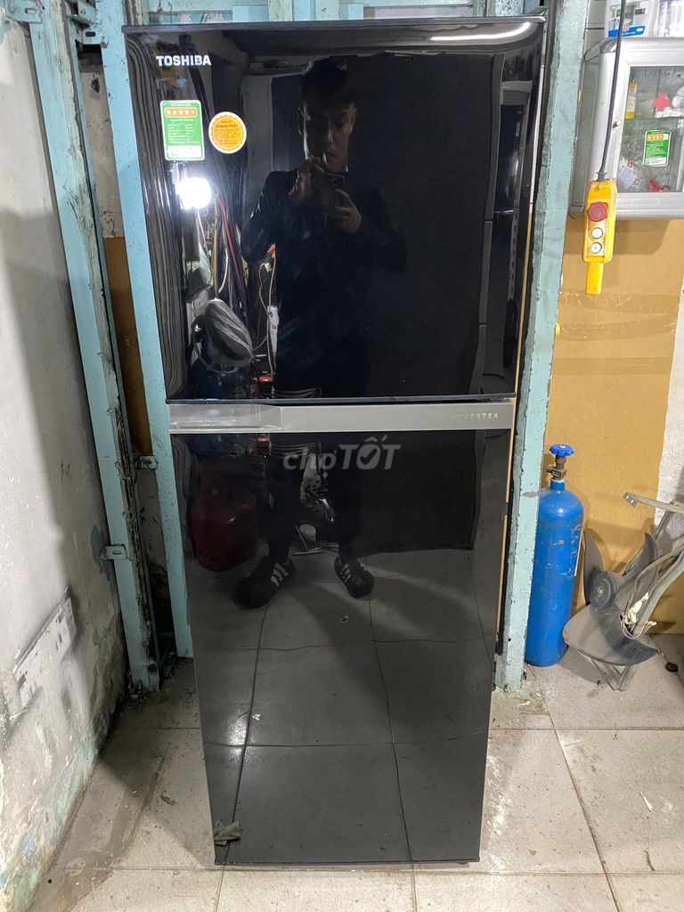 Tủ lạnh Toshiba Inverter 233 lít GR-A28VM nhẹ điện. Mua bán Tủ lạnh tại Quận 8 Tp Hồ Chí Minh được đăng bởi QUANG PHÁT hình 1