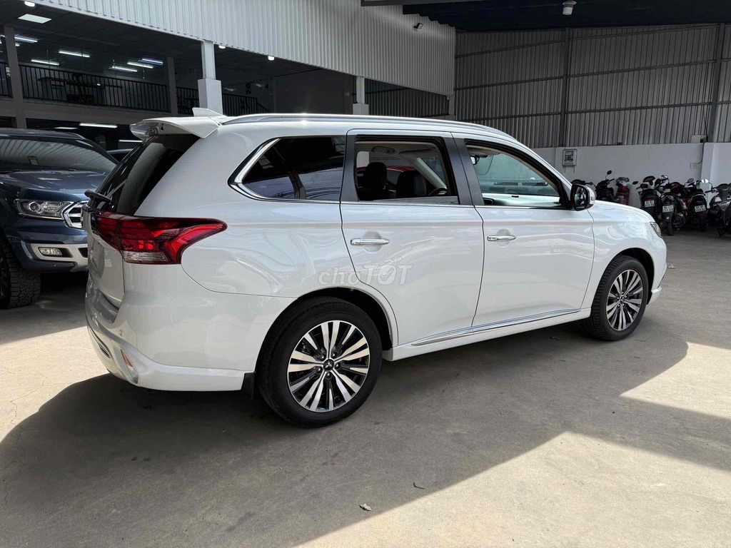 Mitsubishi Outlander CVT 2022 Trắng 77.000 Km. Mua bán Ô tô tại Thành phố Thủ Đức Tp Hồ Chí Minh được đăng bởi Long Auto Vạn Phúc hình 5