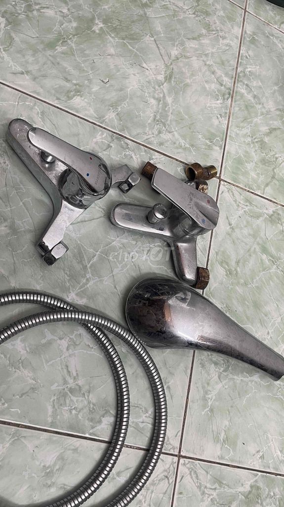 Vòi nước nóng lạnh. Mua bán Thiết bị vệ sinh, nhà tắm tại Thành phố Thủ Đức Tp Hồ Chí Minh được đăng bởi Lê Thiện hình 1