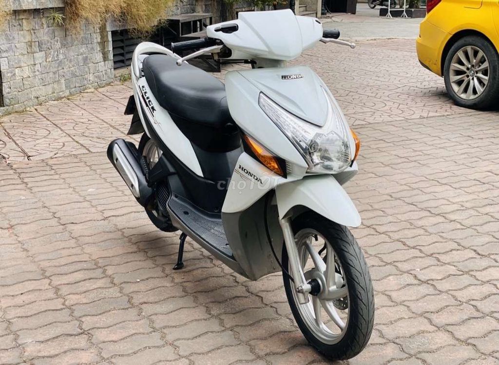 Xe honda Click màu trắng hà nội. Mua bán Xe máy tại Quận Cầu Giấy Hà Nội được đăng bởi Thế anh hình 1