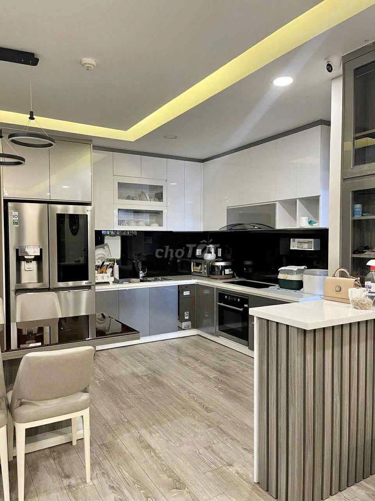 Аренда · 2 комн. · 89 м² · Quận 8, ул. Tạ Quang Bửu
