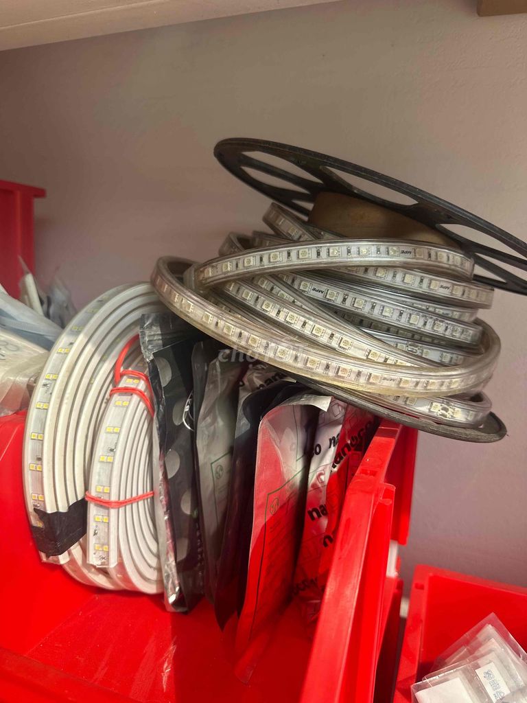 Đèn LED lộn xộn Thanh lý. Mua bán Đèn tại Huyện Hóc Môn Tp Hồ Chí Minh được đăng bởi Thích bán đồ THANH LÝ hình 1