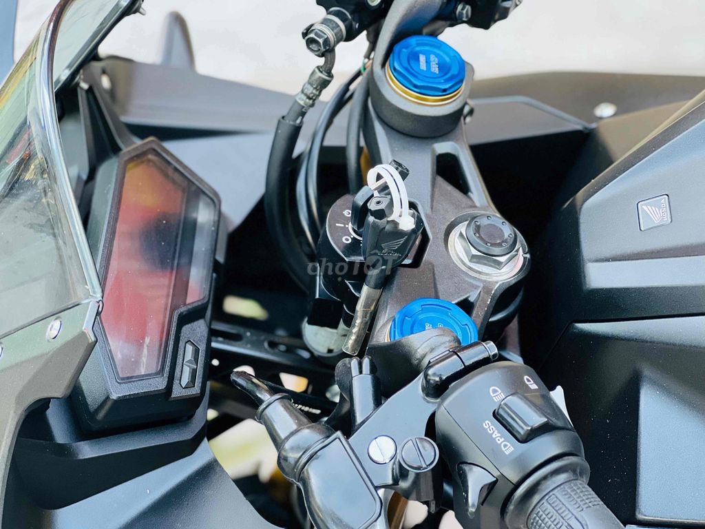 Honda CBR 150 abs đời mới.chính chủ đập thùng pkl. Mua bán Xe máy tại Quận Cầu Giấy Hà Nội được đăng bởi Tong motor xe may hình 6