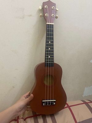Đàn ukulele còn mới, cần bán em nó cho bạn nào cần