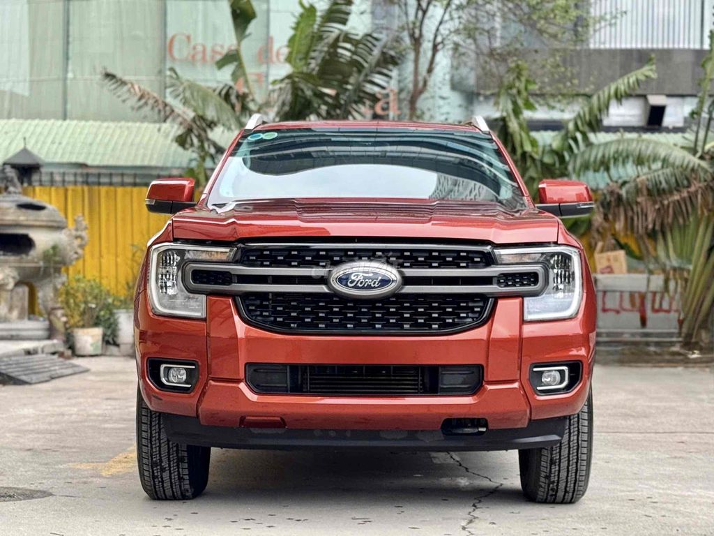 Ford Ranger 2024 XLS 2.0AT 4X2 - 9000km như mới