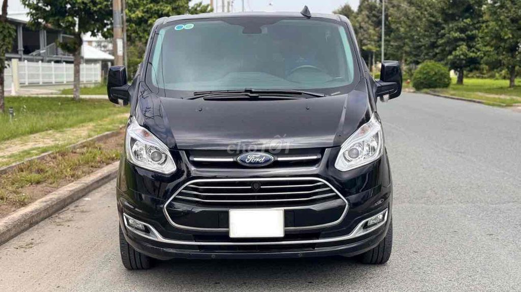 Cần bán xe ford tourneo titanium 2021 ít sử dụng