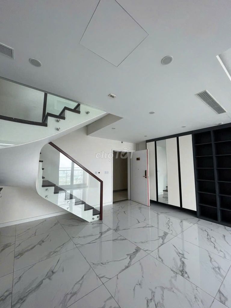 Двухуровневая квартира Duplex 211 м² с видом на Западное озеро, Sunshine City