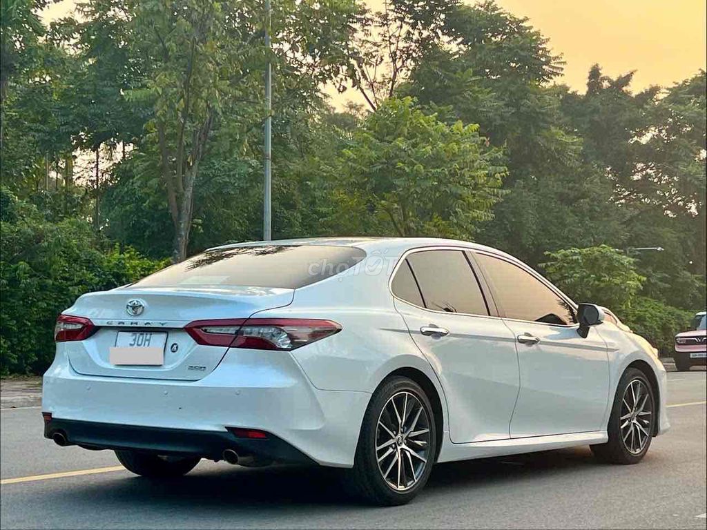 Toyota Camry 2022 2.5 Q - 43000 km. Mua bán Ô tô tại Quận Long Biên Hà Nội được đăng bởi Trang Gala hình 4