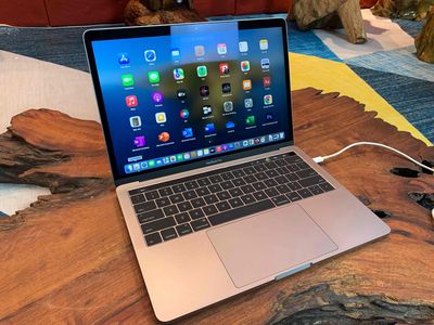 Macbook Pro 13 inch có touchpad. Mua bán Laptop tại Huyện Hớn Quản Bình Phước được đăng bởi thien
