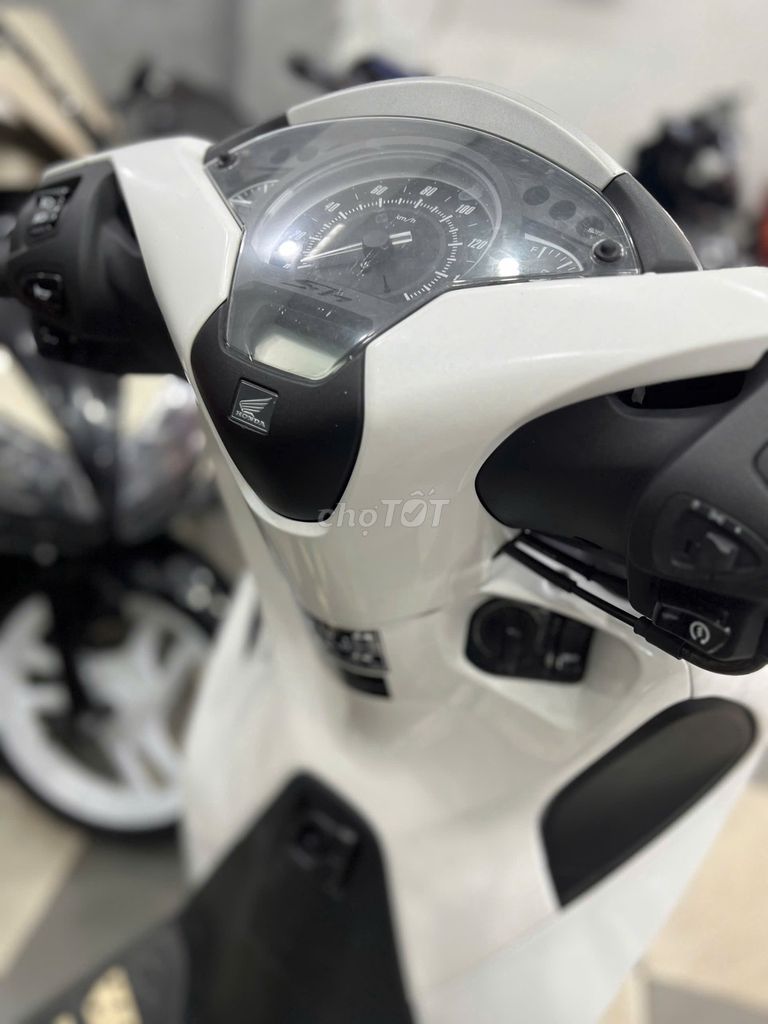 Honda SHVN 125 ABS 2019 Trắng. Mua bán Xe máy tại Huyện Trảng Bom Đồng Nai được đăng bởi phương hình 1
