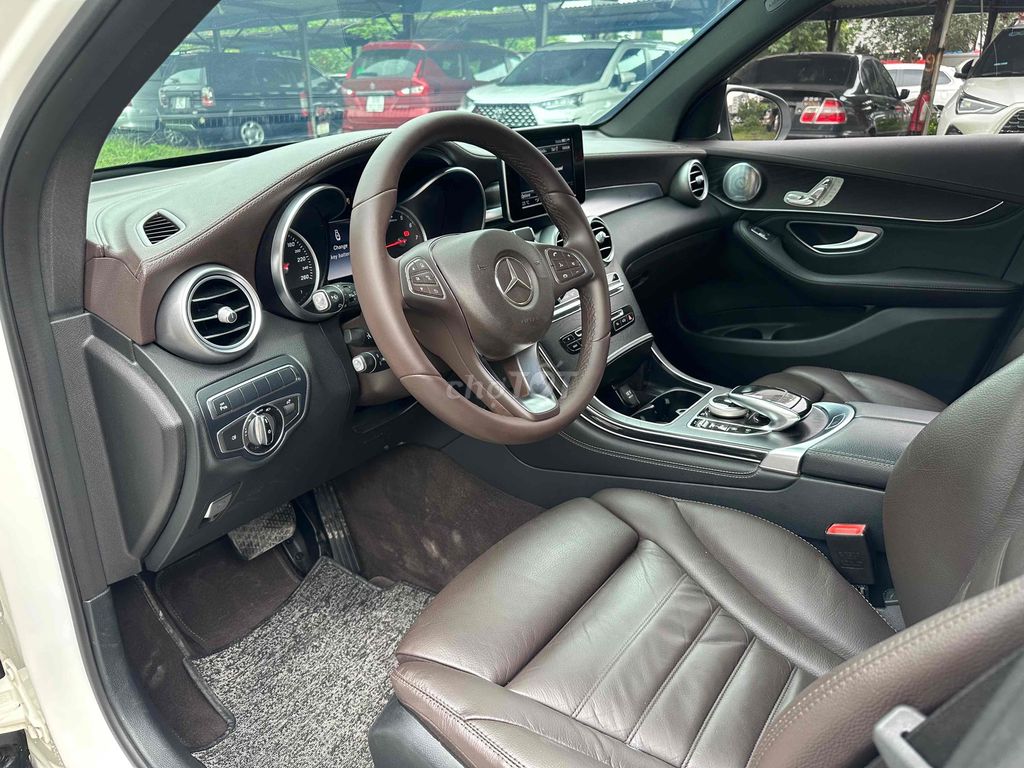 Mercedes Benz GLC 300 AMG  2016 Trắng Nâu 9 Vạn. Mua bán Ô tô tại Quận Cầu Giấy Hà Nội được đăng bởi Vũ Kiên hình 15