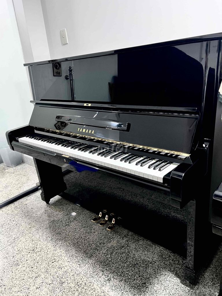 YAMAHA U2H đen - Seri đầu 1 cao