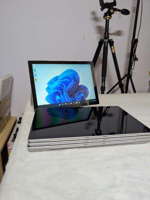 Surface Pro 5 khe sim i5 8GB/256GB màn 3K pin trâu