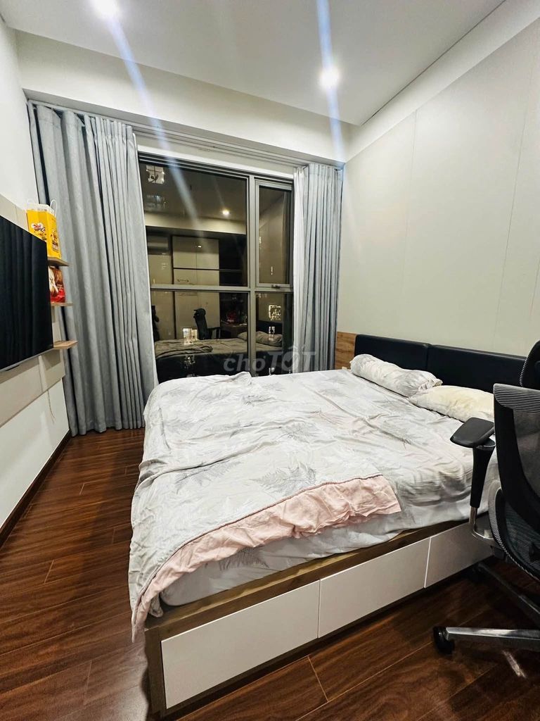 Квартира с 3 спальнями и мебелью в Vinhomes Ocean Park