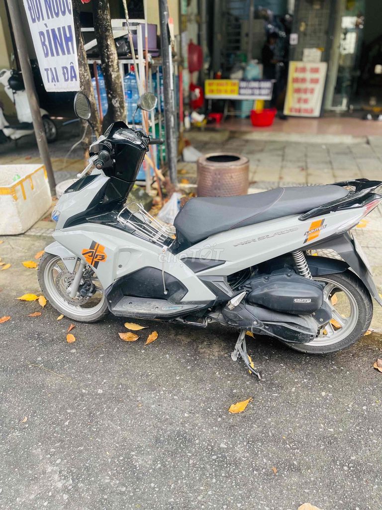 Honda Air Blade 2017 màu Xám. Mua bán Xe máy tại Quận Liên Chiểu Đà Nẵng được đăng bởi Xe Máy Cũ Duy Đạt  66 Nguyễn Khuyến hình 10