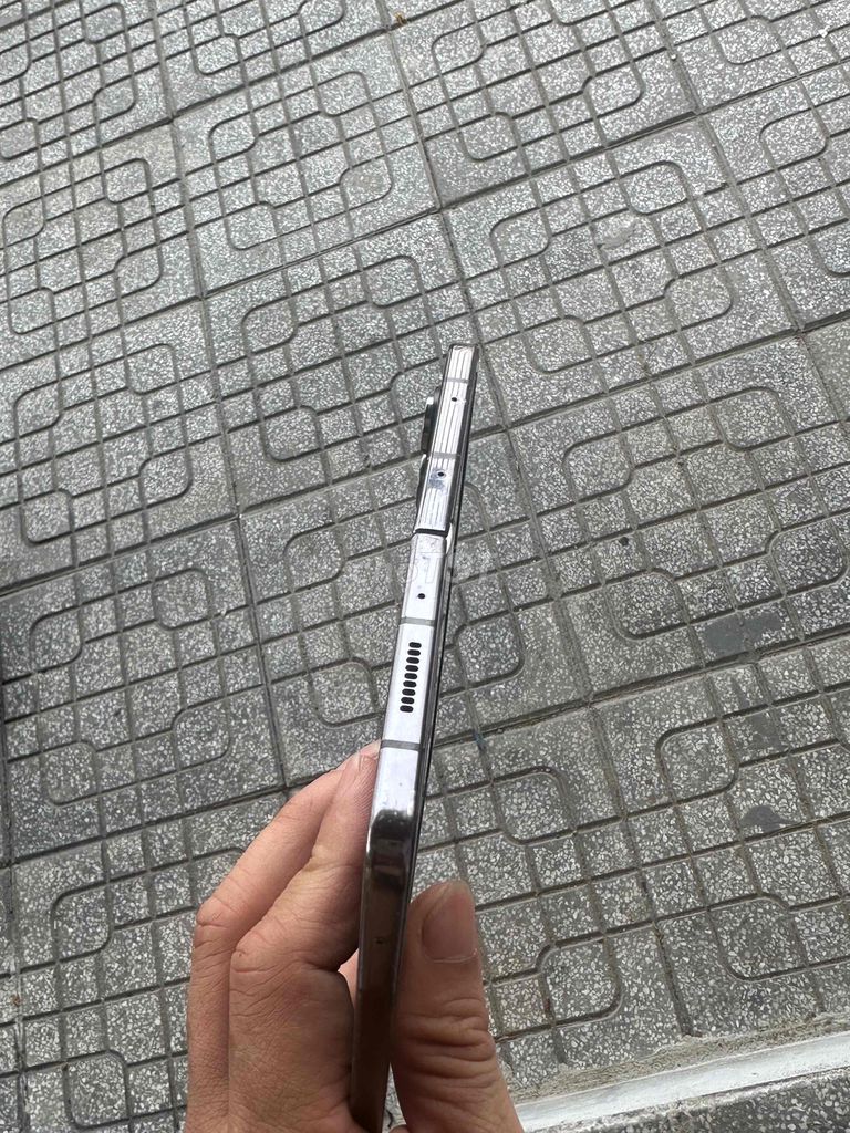 Samsung Galaxy Z Fold5 Bạc. Mua bán Điện thoại tại Thành phố Huế Thừa Thiên Huế được đăng bởi Umbala hình 1