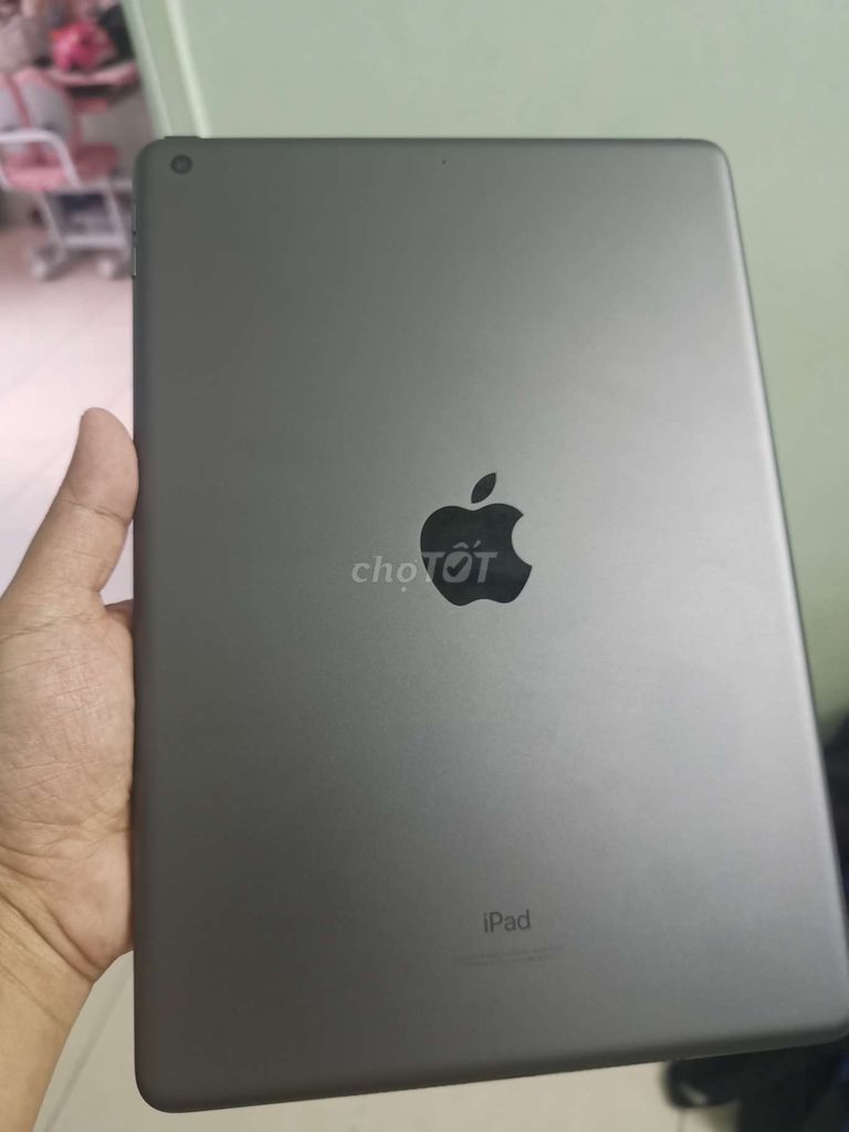 Ipad gen 9 wifi 64gb zin keng sạc mới 8 lần giá ok