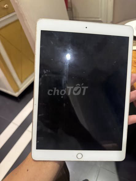 Apple iPad Gen 8 Vàng. Mua bán Máy tính bảng tại Quận 1 Tp Hồ Chí Minh được đăng bởi Hội Đồ Điện Tử hình 1