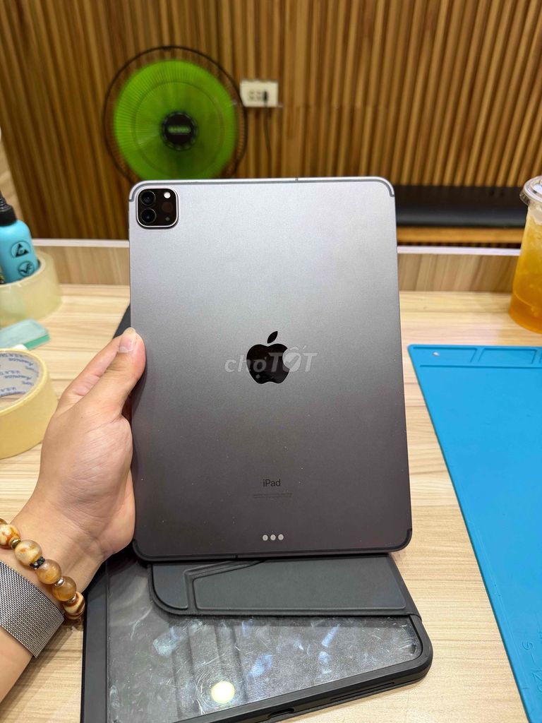 Apple iPad Pro 2020 11 inch 256GB Xám Đã sử dụng. Mua bán Máy tính bảng tại Quận Gò Vấp Tp Hồ Chí Minh được đăng bởi Võ Chí Bảo hình 1