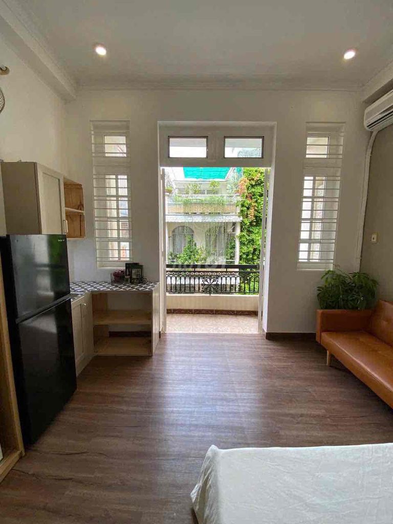 CĂN HỘ BAN CÔNG - FULL NỘI THẤT - NGAY VÒNG XOAY DÂN CHỦ