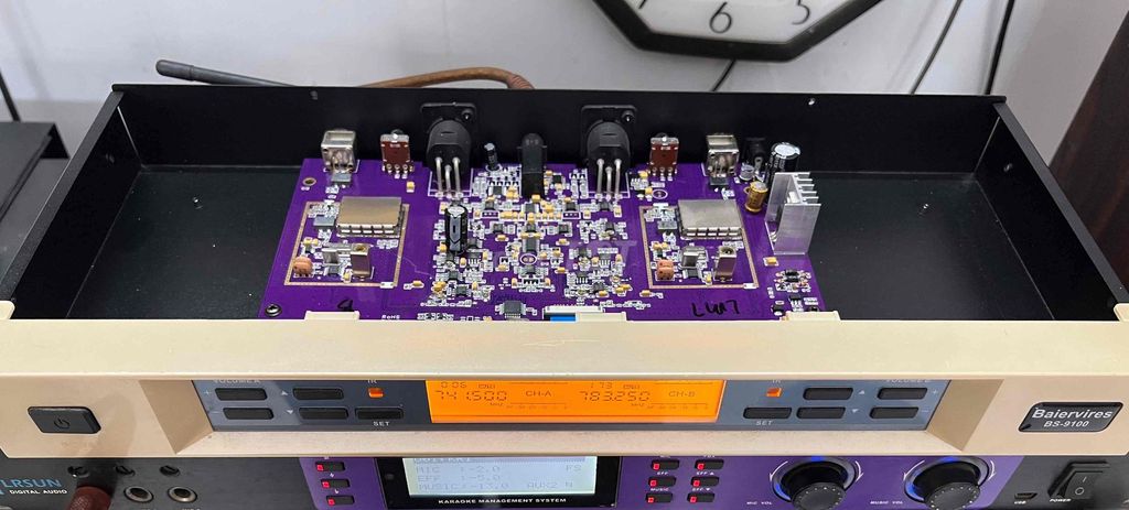 Micro không dây Baier 790 Hồng. Mua bán Tivi, Âm thanh tại Thành phố Tây Ninh Tây Ninh được đăng bởi Thành hình 1