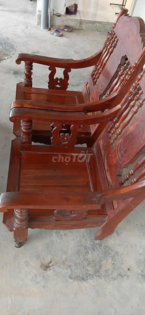 Bộ bàn ghế gỗ lim màu nâu đỏ. Mua bán Bàn ghế tại Huyện Lục Nam Bắc Giang được đăng bởi Adam Vũ hình 1