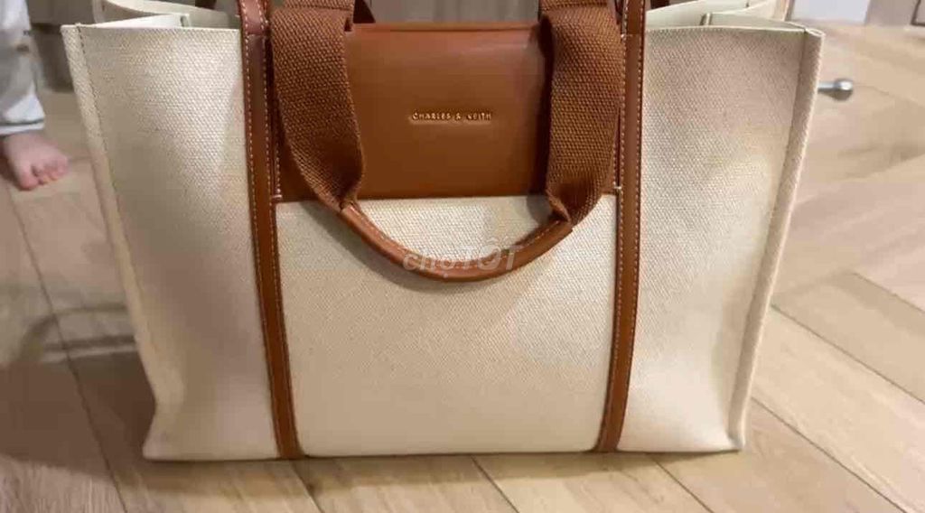 Túi Tote Charles & Keith mới 99%