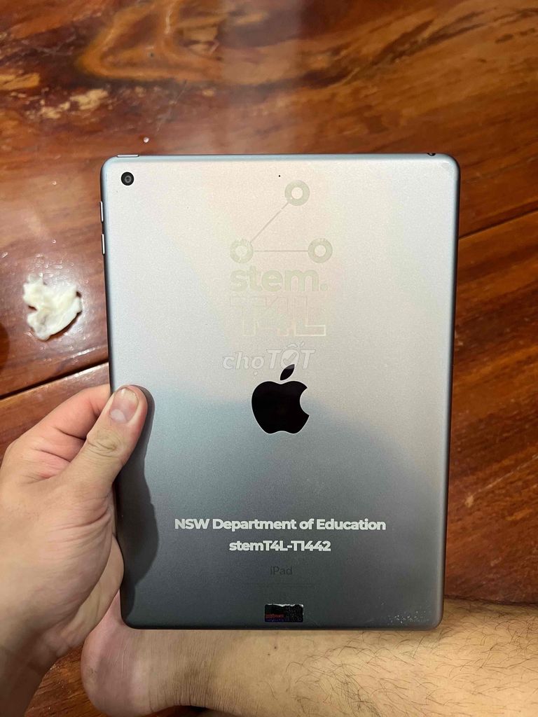 Apple iPad Xám gen6. Mua bán Máy tính bảng tại Huyện Hóc Môn Tp Hồ Chí Minh được đăng bởi Hùng Mạnh hình 1