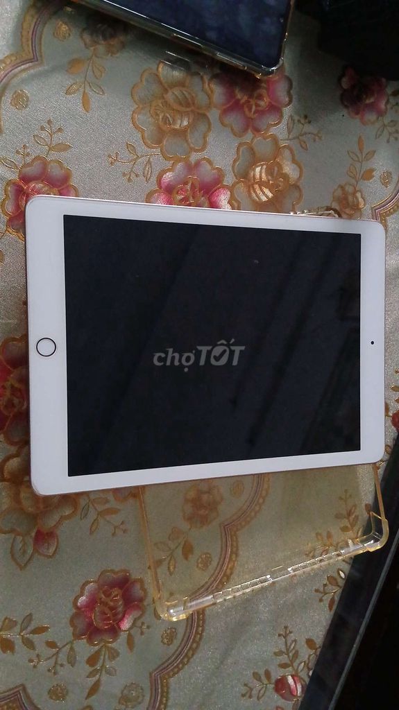 Apple iPad Gen 6 Wifi 128GB Vàng hồng. Mua bán Máy tính bảng tại Quận 12 Tp Hồ Chí Minh được đăng bởi Tên chưa cung cấp hình 1