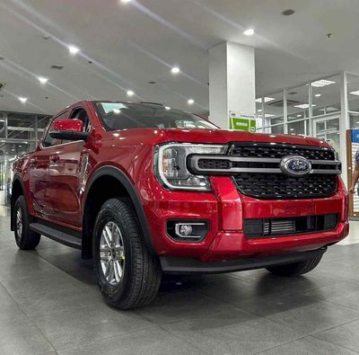 Ford bán tải ưu đãi lớn 180tr nhận xe