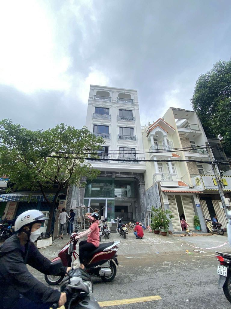 TÒA NHÀ BUILDING MỚI XÂY 100% FULL PCCC MÁY LẠNH ÂM TRẦN GIÁ TỐT