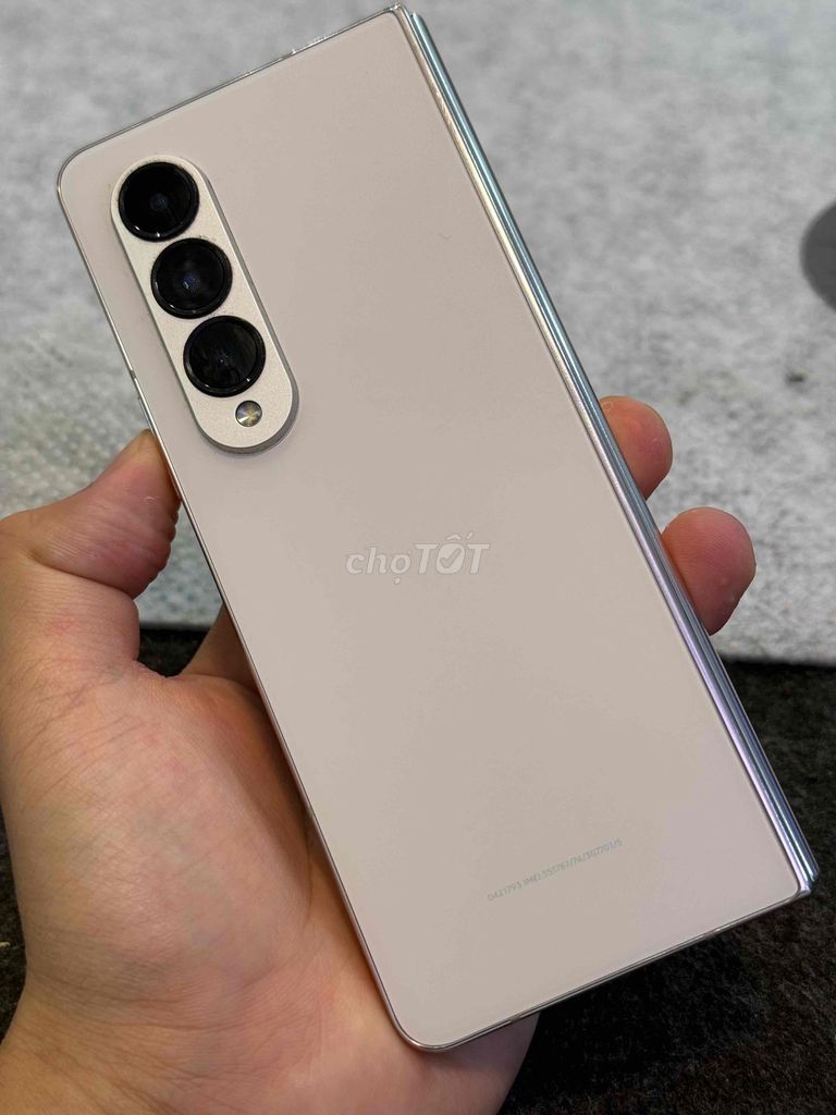 Samsung Z Fold 4 12GB/256GB Trắng 98.5%. Mua bán Điện thoại tại Quận 3 Tp Hồ Chí Minh được đăng bởi Phone2Hand hình 1
