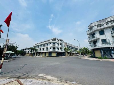 Bán nhà 1 trệt 3 lầu trục kinh doanh E6 khu dân cư Bửu Long 3. Mua bán văn phòng, mặt bằng kinh doanh tại Thành phố Biên Hòa Đồng Nai được đăng bởi Hoàng