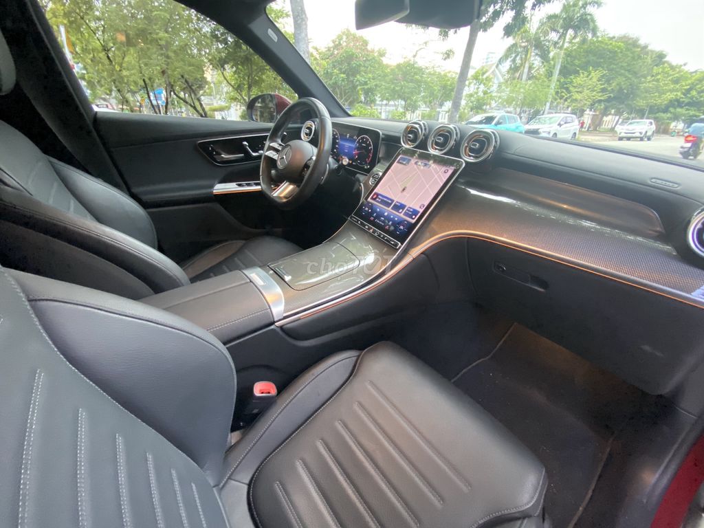 Mercedes GLC300 Model 2024 - Công Ty Xuất Hóa Đơn