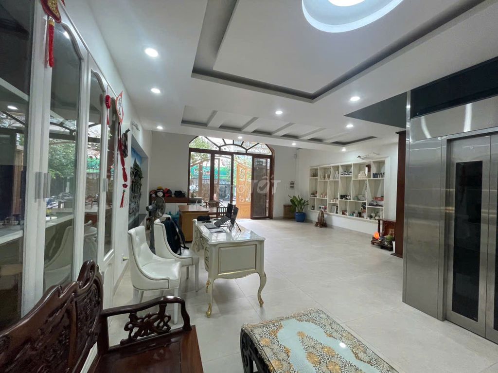 Rent · 4 bd · 136 м² · Thành phố Thủ Đức, ул. Đường số 12