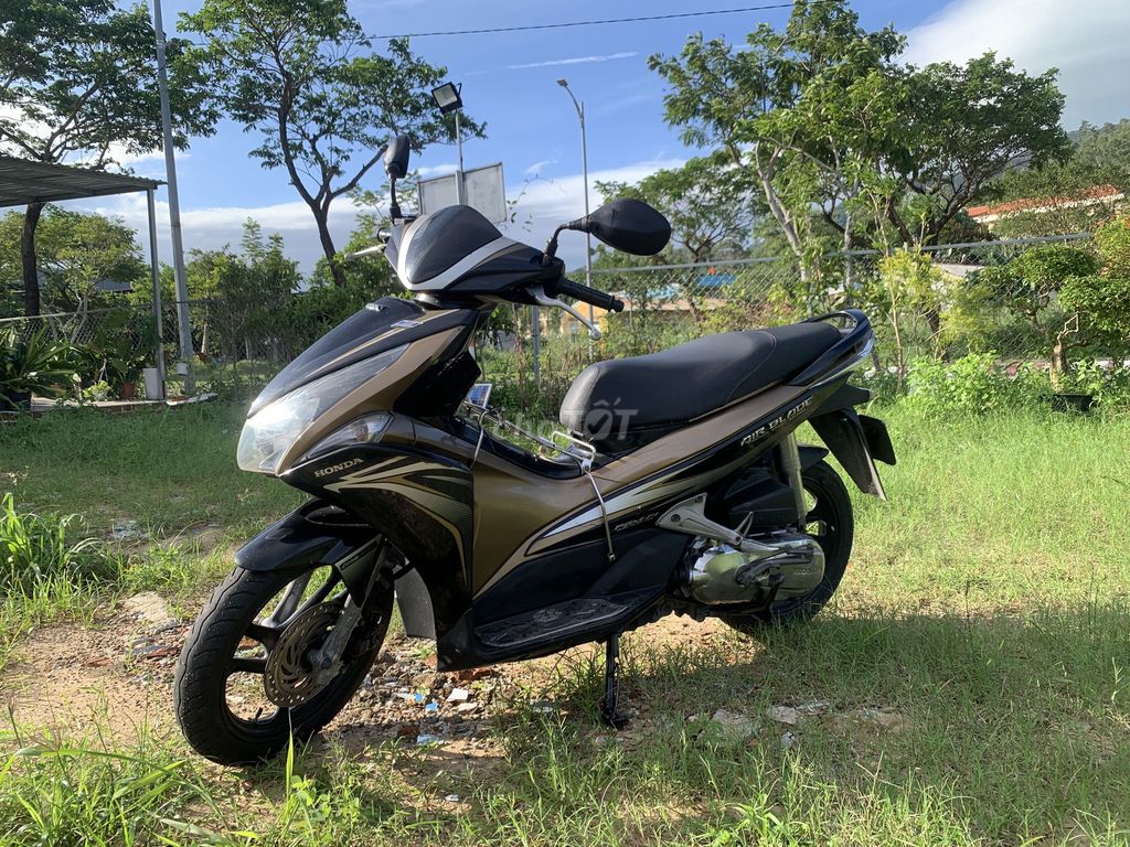 Honda Air Blade 2012 Đen vàng đồng. Mua bán Xe máy tại Quận Sơn Trà Đà Nẵng được đăng bởi thanhdat hình 4