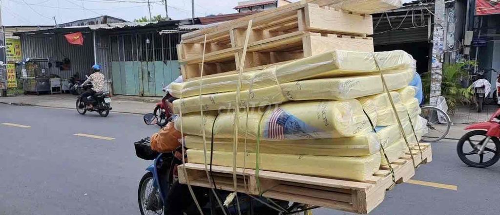SOP SẴN HÀNG NỆM CAO SU NON & PALLET KÊ NỆM GIÁ RE. Mua bán Giường, chăn ga gối nệm tại Quận Phú Nhuận Tp Hồ Chí Minh được đăng bởi SIÊU THỊ NỆM GIÁ RẺ hình 1