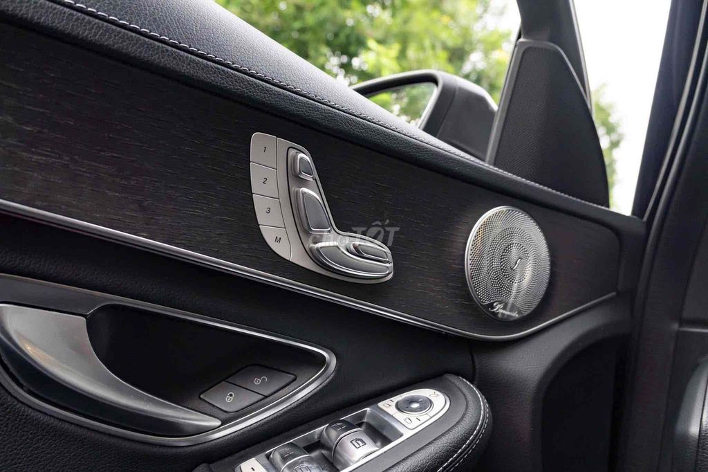 LONG ANH AUTO về Mercedes C300 AMG model 2019. Mua bán Ô tô tại Quận 7 Tp Hồ Chí Minh được đăng bởi LongAnh AuTo  hình 11