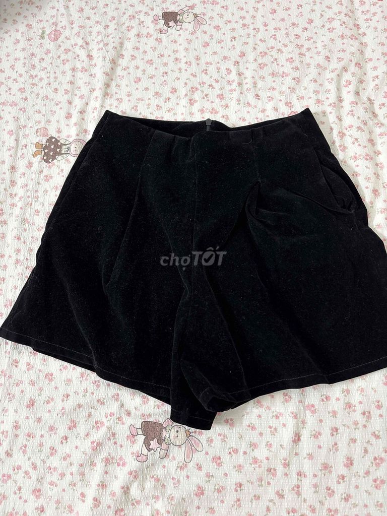 Quần đùi nhung đen size m. Mua bán Quần áo tại Huyện Phúc Thọ Hà Nội được đăng bởi Thu Trang Nguyễn hình 1