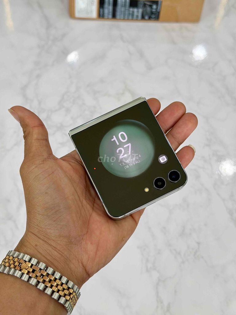 Samsung Z Flip5 5G Xám. Mua bán Điện thoại tại Thành phố Cà Mau Cà Mau được đăng bởi Thanh phong  hình 1