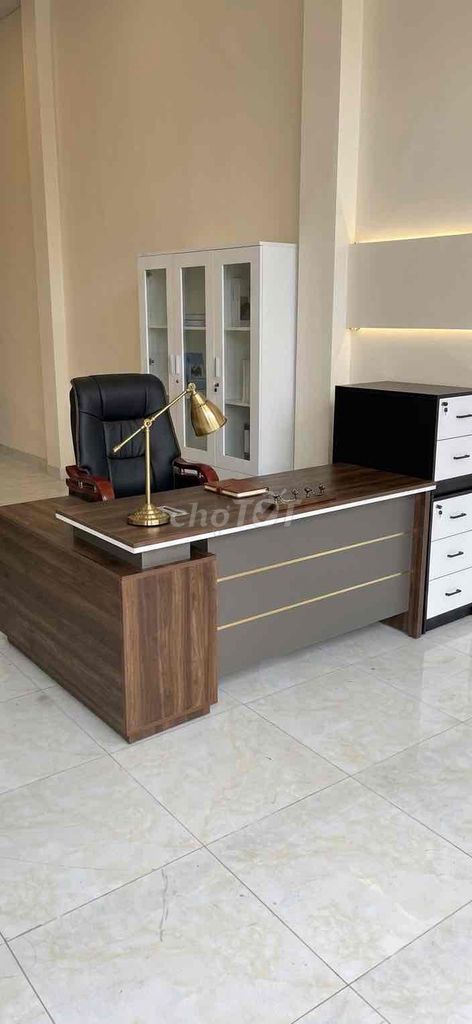 Bàn giám đốc Chữ L 160x120cm Đa dạng. Mua bán Bàn ghế tại Thành phố Thủ Đức Tp Hồ Chí Minh được đăng bởi Hiền Phan hình 1