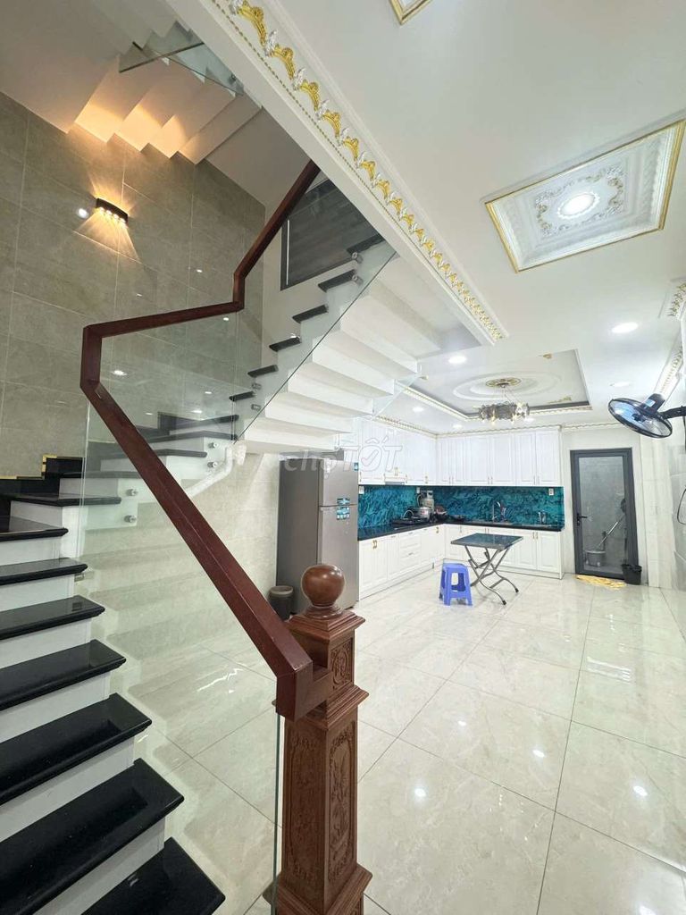 Продается дом в Тай Лан Бинь Тане. Наджаф, 6 этажей, 4 м х 20 м, цена 8,4 млрд евро