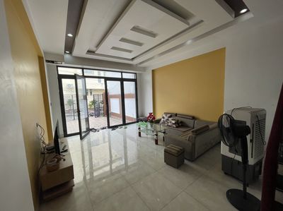 Cho thuê nhà Văn Cao, sân cổng riêng (110m2), 4 p.ngủ.. Cho thuê nhà ở tại Quận Hải An Hải Phòng được đăng bởi Nguyễn Văn Tú
