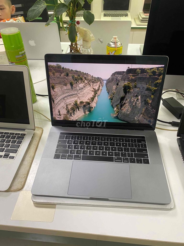 Apple Macbook Pro 2018 i7 15 inch 16GB/256GB. Mua bán Laptop tại Quận Hoàng Mai Hà Nội được đăng bởi Mac98 hình 1