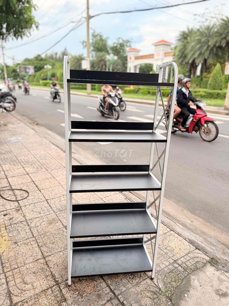 Kệ kim loại gỗ 5 tầng đen trắng. Mua bán Tủ, kệ gia đình tại Quận Gò Vấp Tp Hồ Chí Minh được đăng bởi Hải Nam hình 1