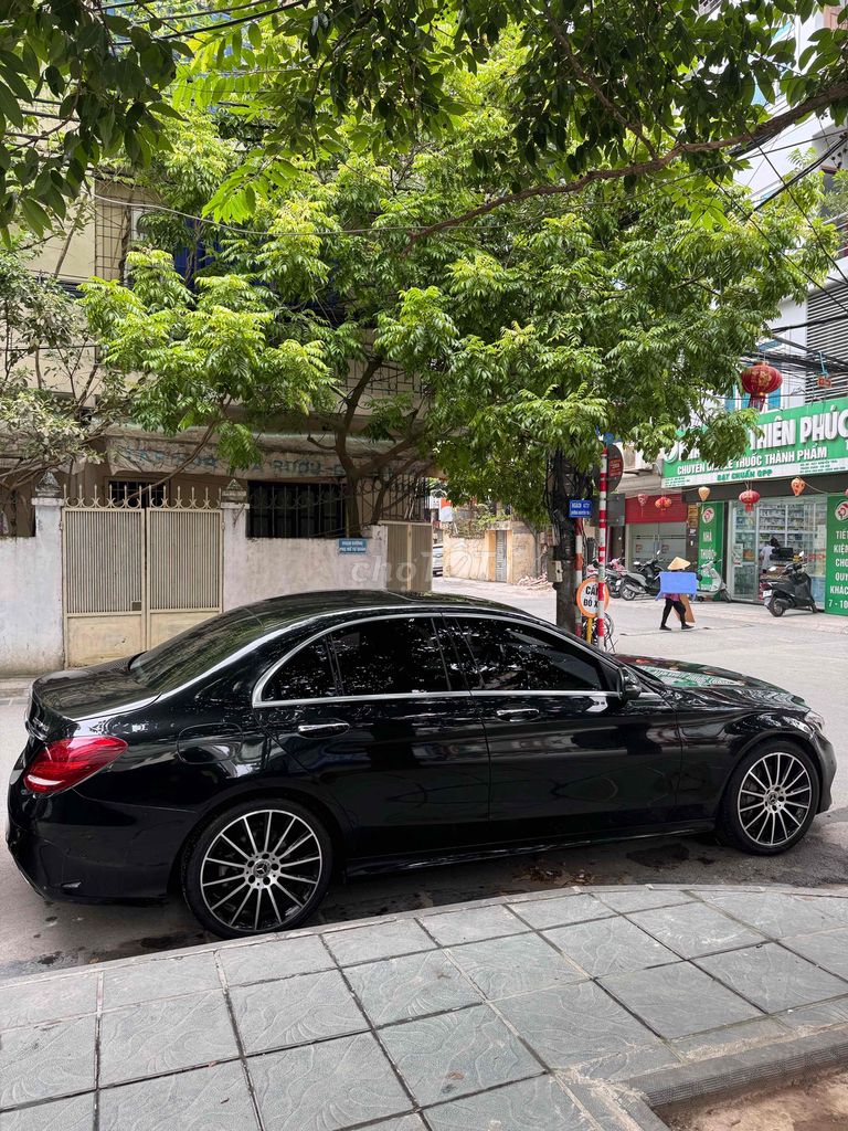 Mercedes Benz C Class 2017 C300 AMG - 95000 km. Mua bán Ô tô tại Quận Thanh Xuân Hà Nội được đăng bởi Tuấn Nguyễn hình 5